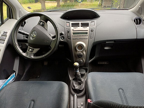 Toyota Yaris 6 of 7