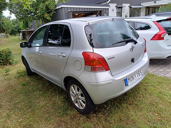 Toyota Yaris 4 of 7