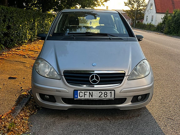 Mercedes-Benz A160 2 of 5