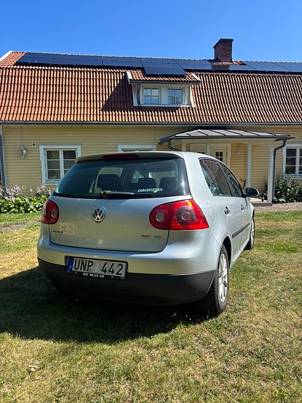 Volkswagen Golf V 2 of 5