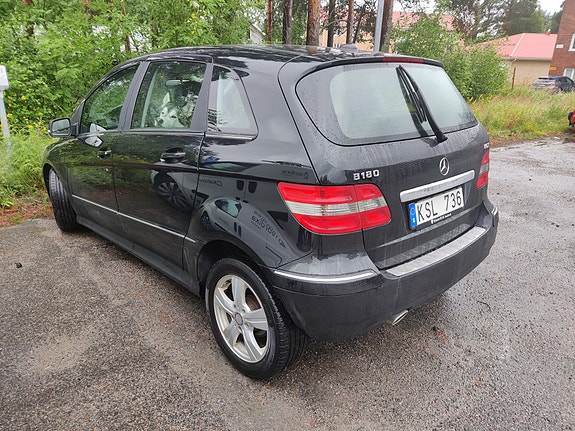 Mercedes-Benz B180 2 of 3