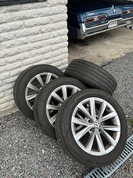 Volkswagen Passat Alltrack 4 of 4