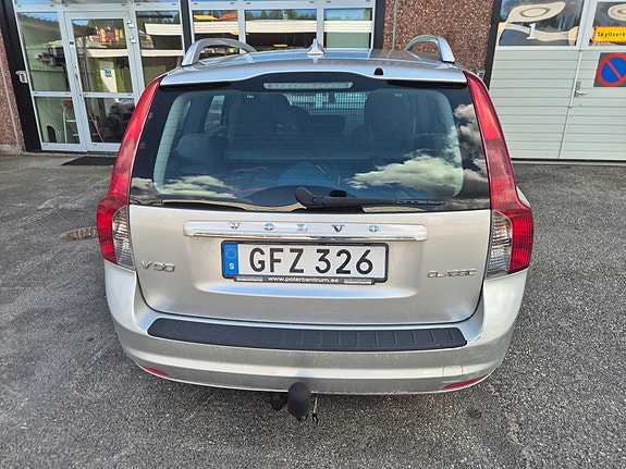 Volvo V50 3 of 5