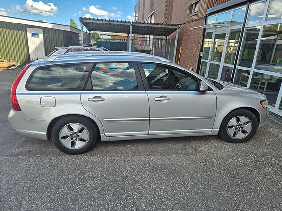 Volvo V50 2 of 5