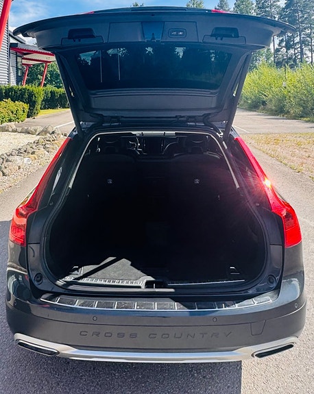 Volvo V90 Cross Country 8 of 18