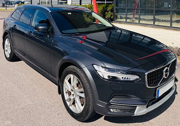 Volvo V90 Cross Country 2 of 18