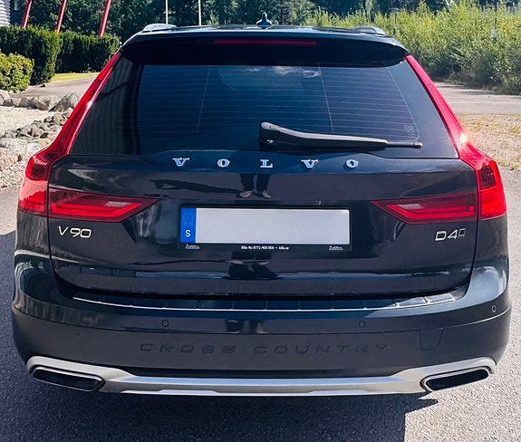 Volvo V90 Cross Country 4 of 18