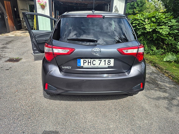 Toyota Yaris 5 of 11
