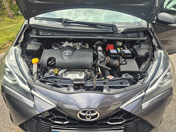 Toyota Yaris 11 of 11