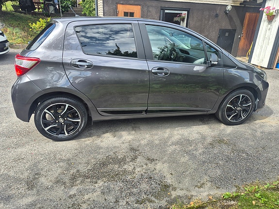 Toyota Yaris 8 of 11