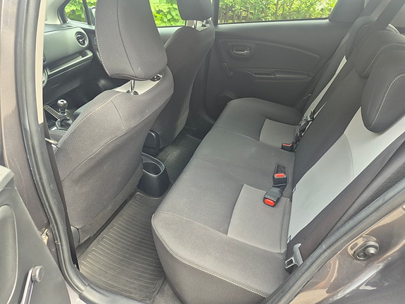 Toyota Yaris 10 of 11