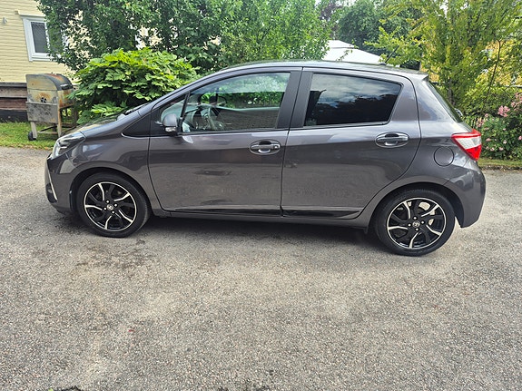 Toyota Yaris 6 of 11