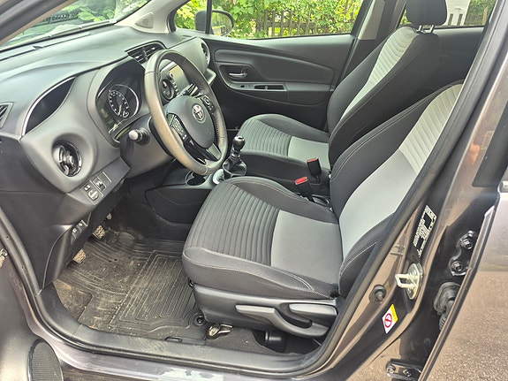 Toyota Yaris 9 of 11