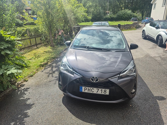 Toyota Yaris 2 of 11