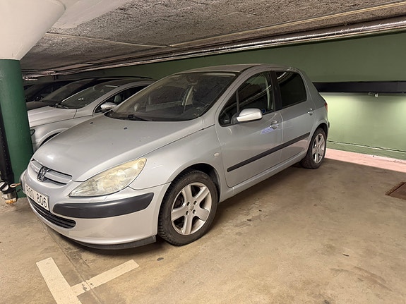 Peugeot 307 2 of 5