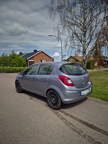 Opel Corsa 2 of 4