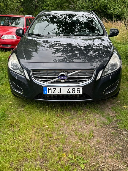Volvo V60 2 of 9