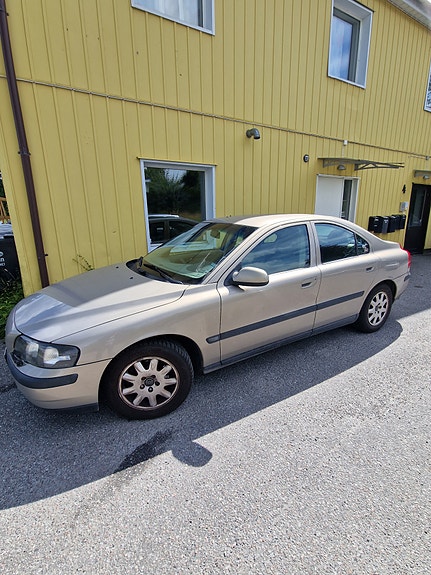 Volvo S60 4 of 7