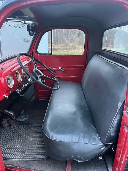 Ford F-100 3 of 5