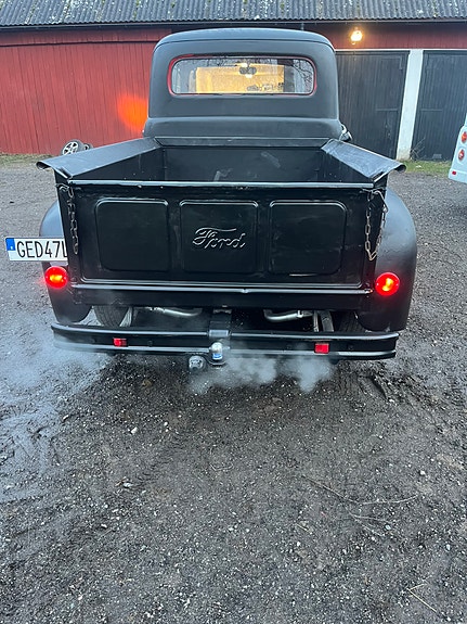 Ford F-100 4 of 5