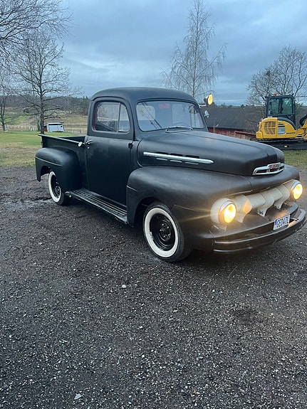 Ford F-100 2 of 5