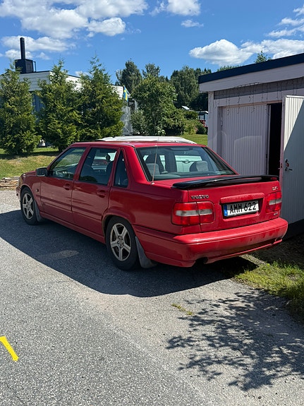 Volvo S70 2 of 5