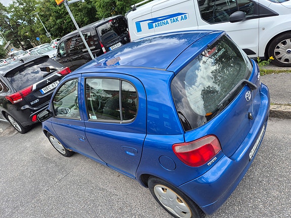 Toyota Yaris 2 of 3