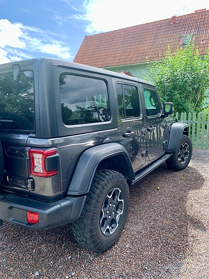 Jeep Wrangler Unlimited 2 of 3