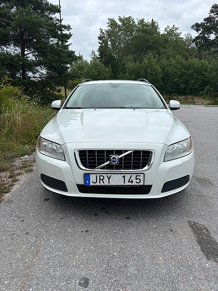 Volvo V70 2 of 11