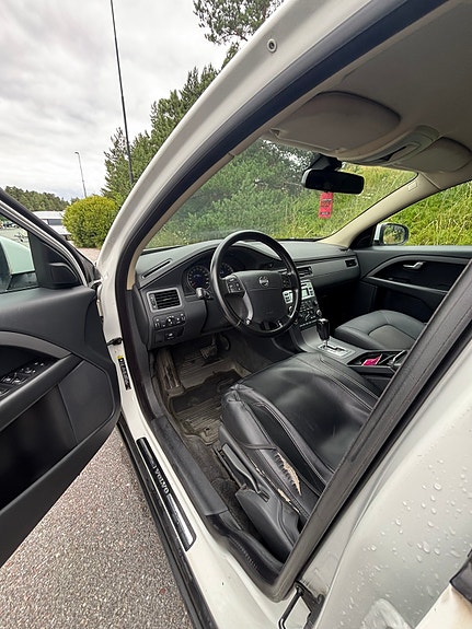 Volvo V70 3 of 11