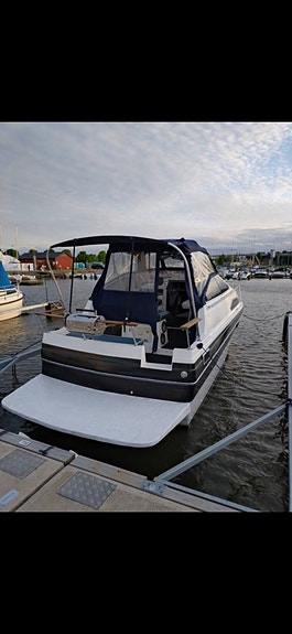 Bayliner 2455  + nyare kapell + dubbeaxlad trailer 2 of 11