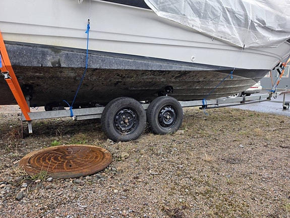 Bayliner 2455  + nyare kapell + dubbeaxlad trailer 7 of 11