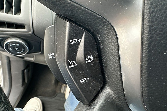 Ford Focus 19 of 23