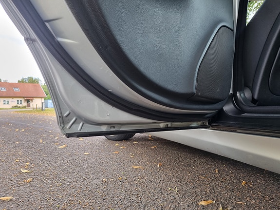 Mercedes-Benz C230 6 of 13