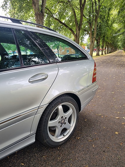 Mercedes-Benz C230 5 of 13