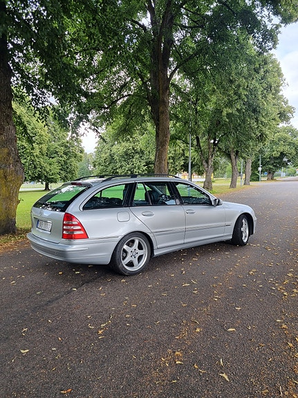 Mercedes-Benz C230 3 of 13