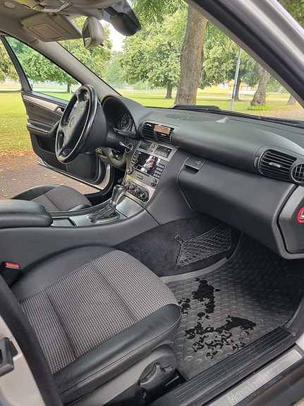 Mercedes-Benz C230 11 of 13