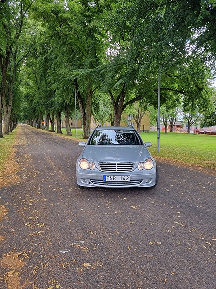 Mercedes-Benz C230 2 of 13