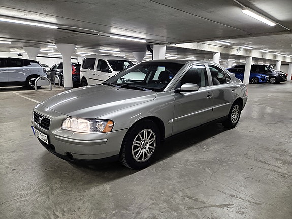 Volvo S60 2 of 5