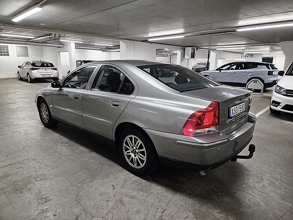 Volvo S60 4 of 5