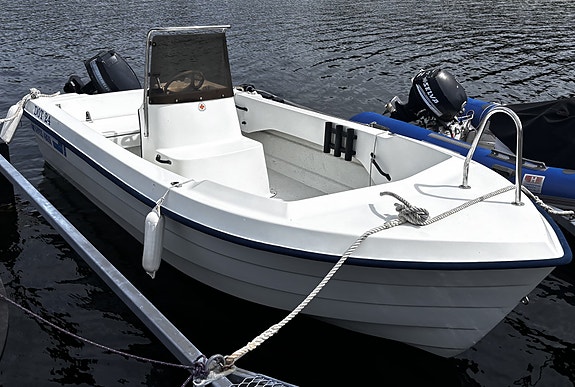 RYDs 485DL, en allround styrpupletbåt med trailer 2 of 5