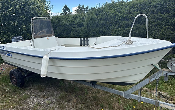 RYDs 485DL, en allround styrpupletbåt med trailer 4 of 5