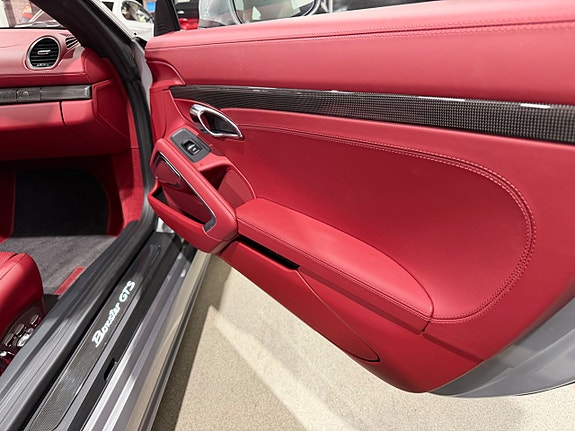 Porsche 718 Boxster 24 of 24