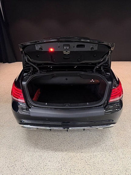 Mercedes-Benz E250 9 of 18