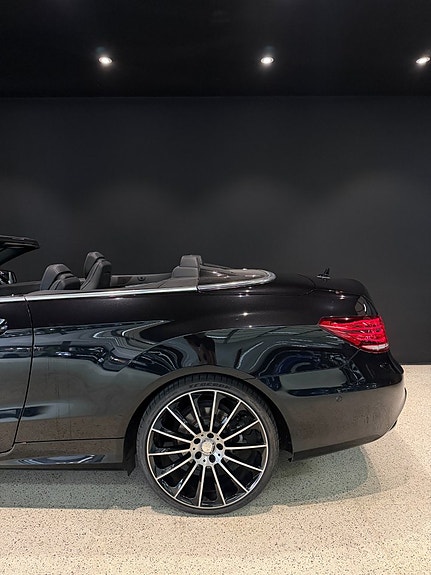 Mercedes-Benz E250 4 of 5