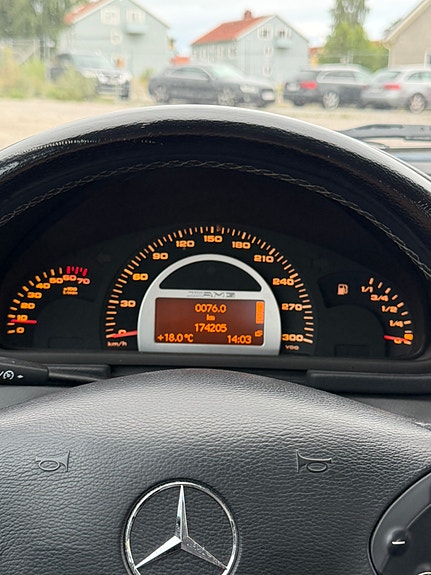 Mercedes-Benz C32 13 of 14