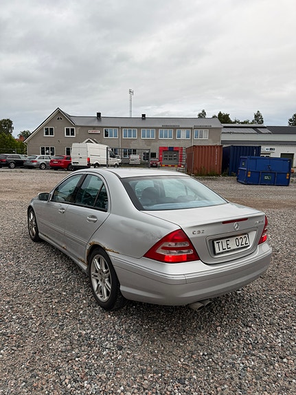 Mercedes-Benz C32 4 of 14