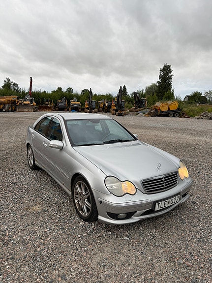 Mercedes-Benz C32 2 of 14