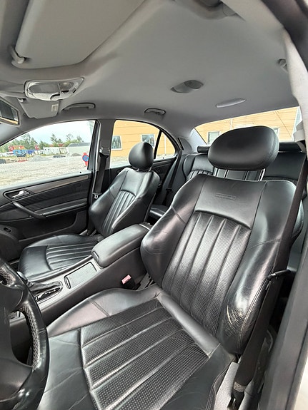 Mercedes-Benz C32 12 of 14