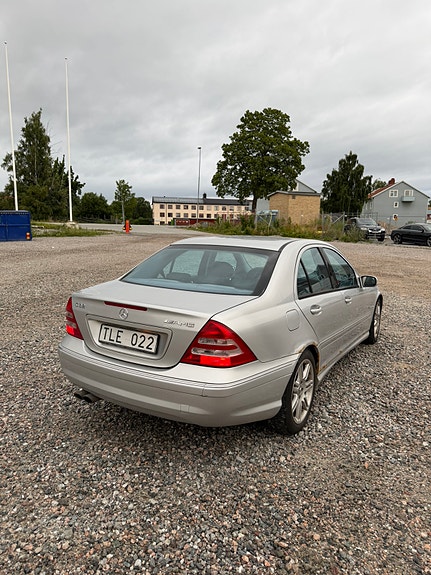 Mercedes-Benz C32 3 of 14